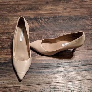 Diane von Furstenberg nude leather pumps